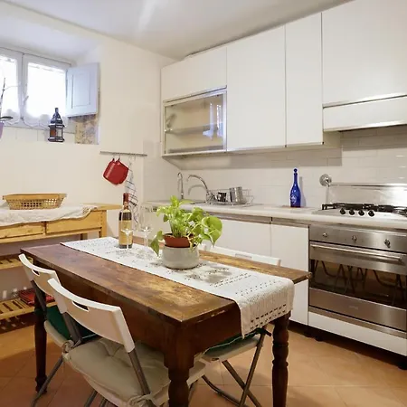 1 Bedroom Stunning In Apartment Florence