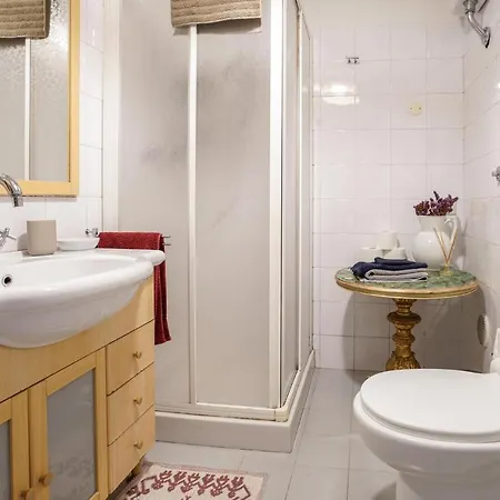 1 Bedroom Stunning In Apartment Florence